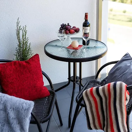 Vip Number 6 アパート